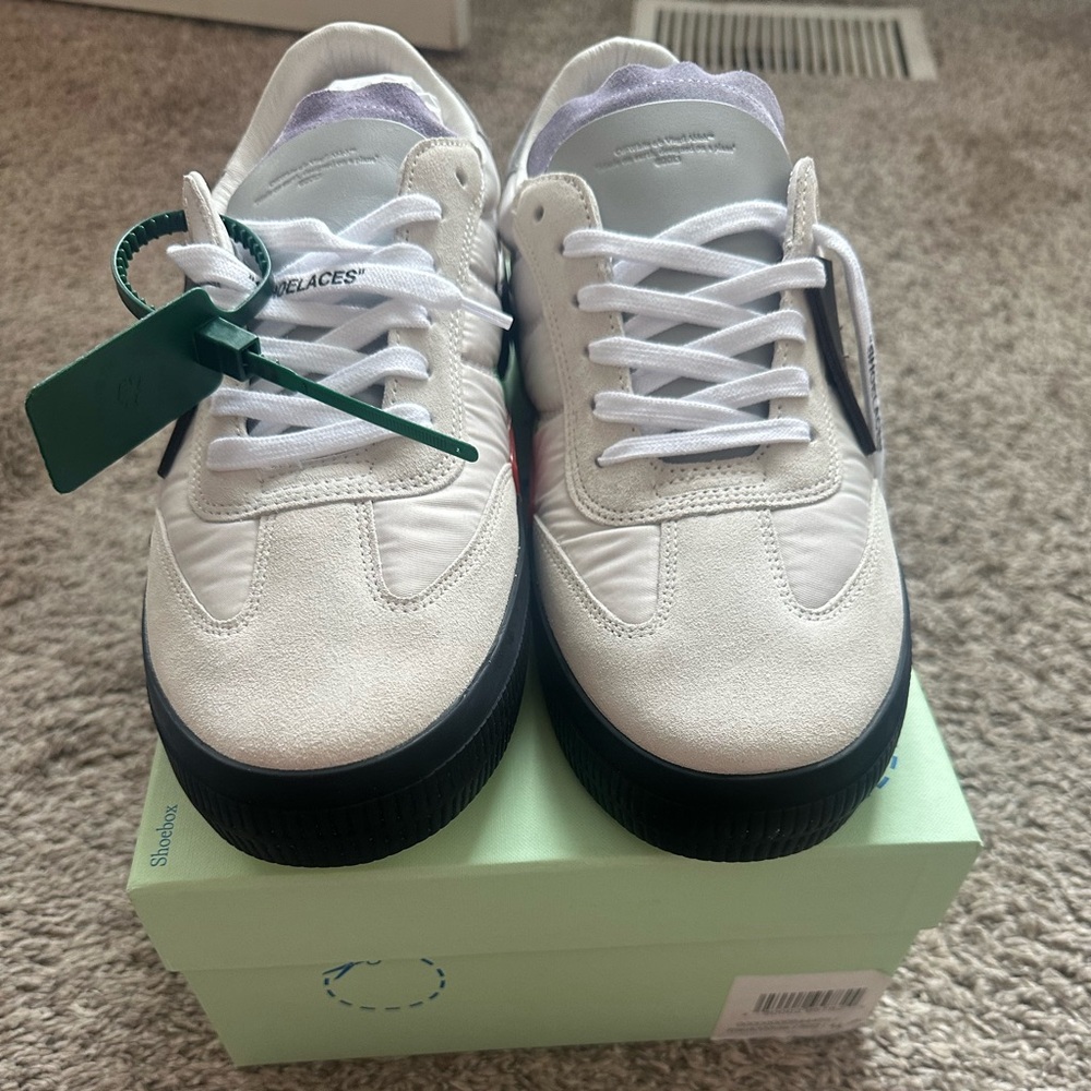 Brand new men’s off white sneakers 😍